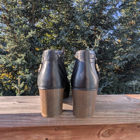 Like New Dansko Dabney Black Leather Ankle Boots size 38 / 7.5 - Picture 3 of 8